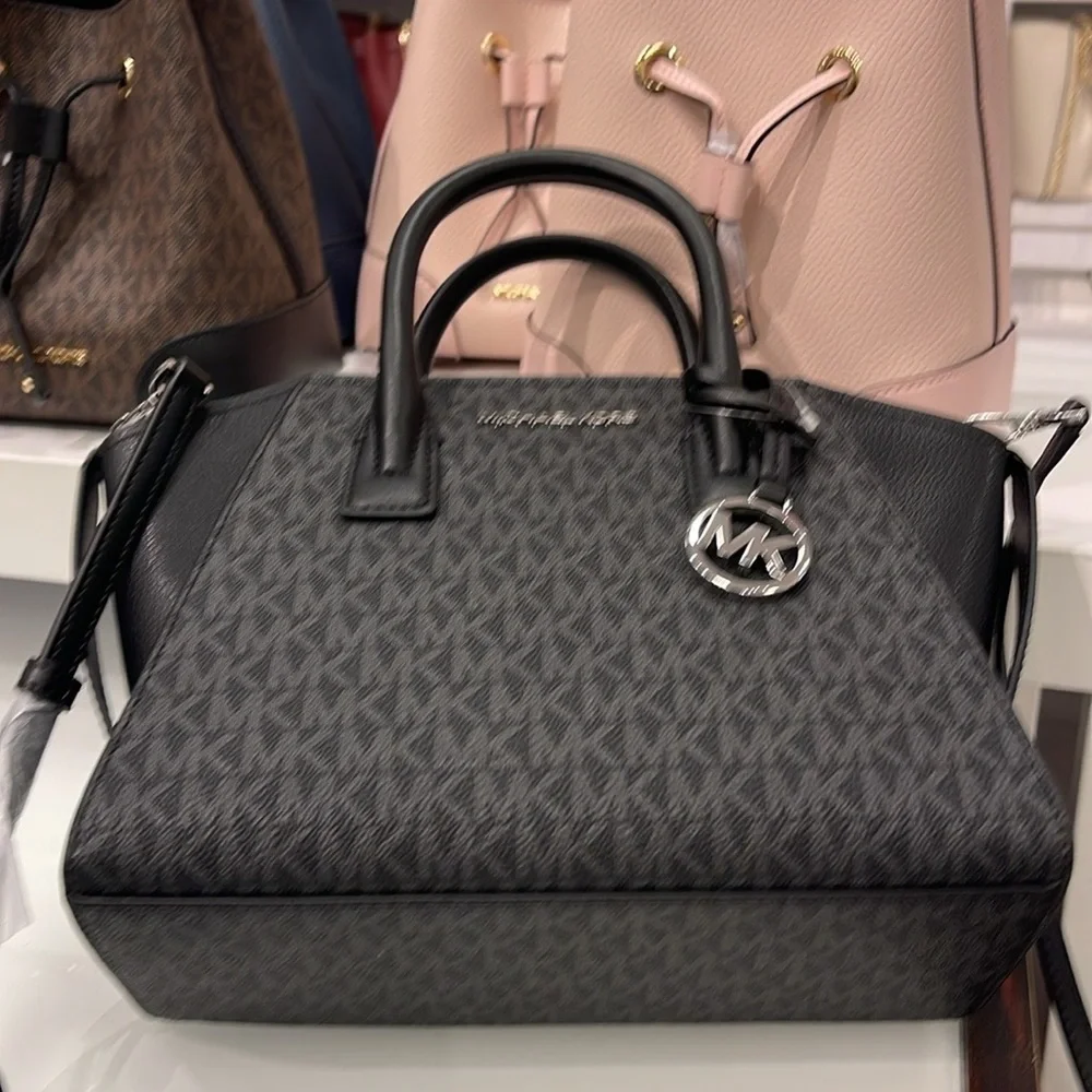 MICHAEL KORS
Avril Small Logo Top-Zip Satchel
COLOR BLACK
NWT - Picture 11 of 16